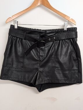 GUESS VEGAN LEATHER SHORT SIZE LARGE